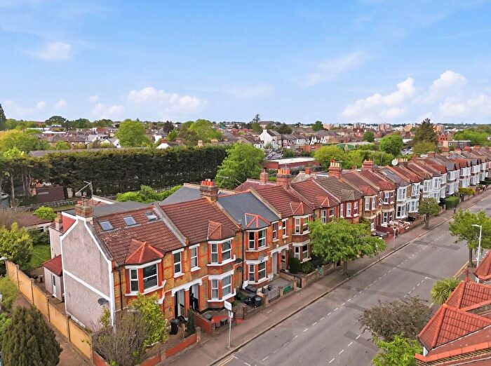 2 Bedroom Flat For Sale In Pulteney Road, London, E18