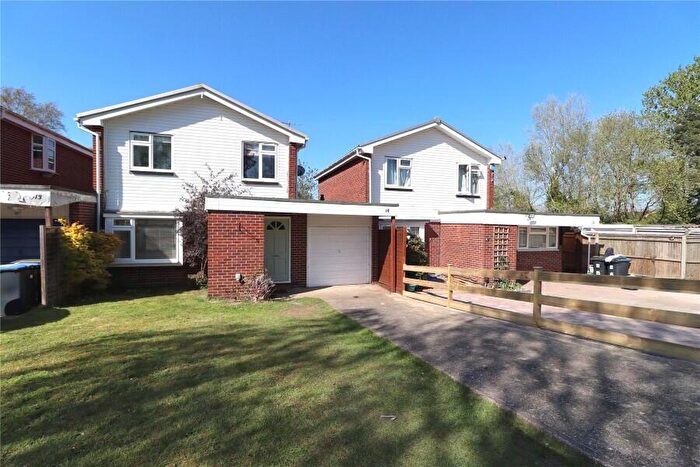 4 Bedroom Link Detached House To Rent In St Johns, GU21