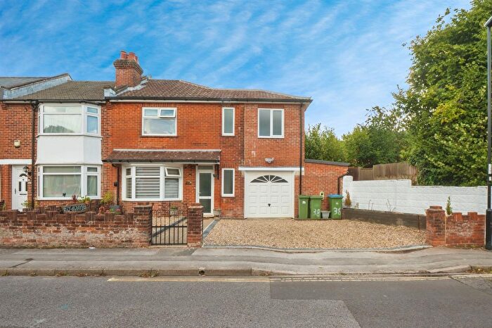 3 Bedroom End Of Terrace House For Sale In Waterhouse Lane, Southampton, SO15