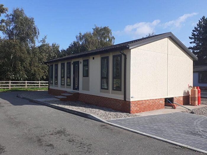 2 Bedroom Mobile/park Home For Sale In Birtley, Chester Le Street, DH2