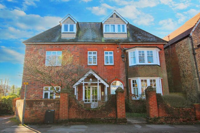 2 Bedroom Flat To Rent In Nightingale Road, Guildford, Surrey, GU1