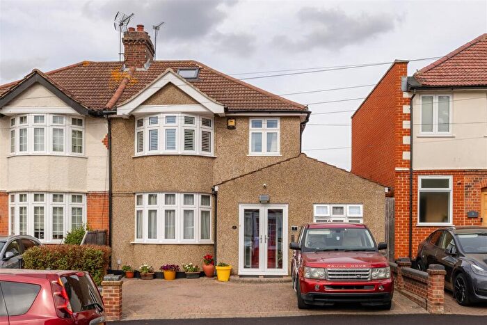 4 Bedroom House For Sale In Dale View Avenue, Chingford, E4