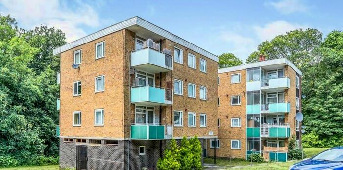 1 Bedroom Flat To Rent In Linford Crescent, Southampton, SO16