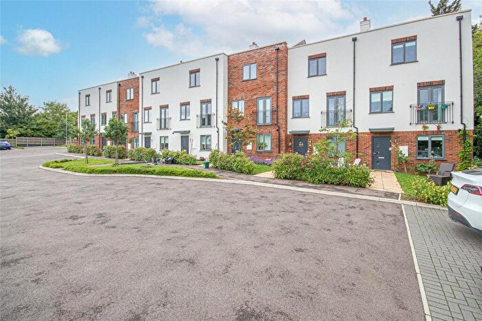 4 Bedroom End Of Terrace House For Sale In Leaside Close, Welwyn Garden City, Hertfordshire, AL8