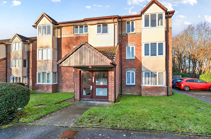 1 Bedroom Flat For Sale In Tor Close, Waterlooville, Hampshire, PO7
