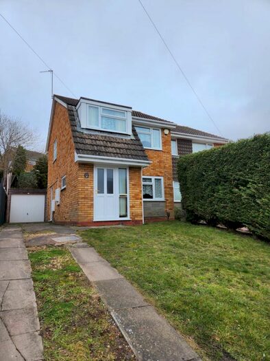 3 Bedroom Semi-Detached House To Rent In Stockwell Avenue, Brierley Hill, DY5