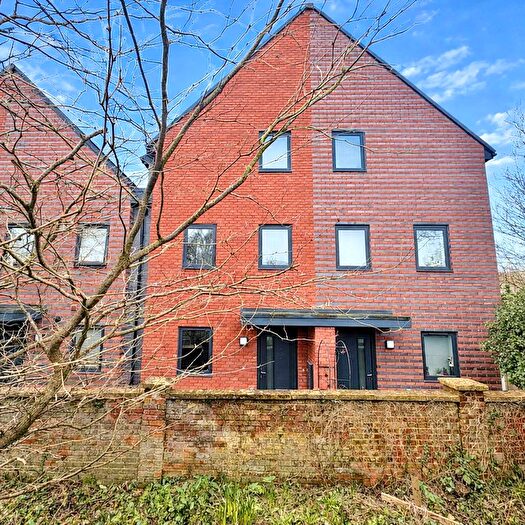 4 Bedroom Terraced House For Sale In Park Court, Yeovil, BA20