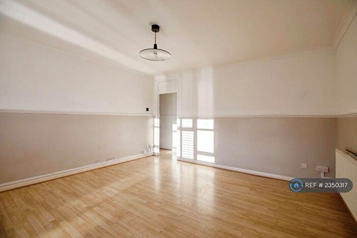 2 Bedroom Flat To Rent In Bexley Road, London, SE9