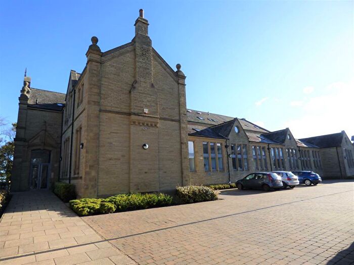 3 Bedroom Duplex To Rent In Chrisharben Court, Green End, Clayton, Bradford, BD14