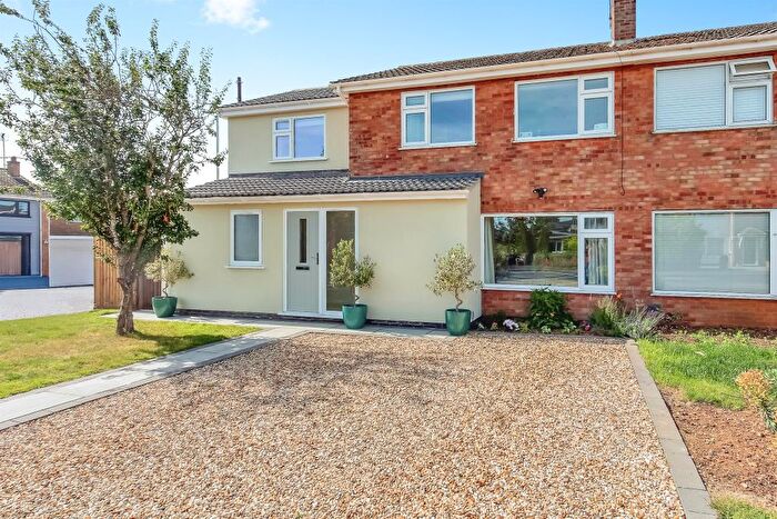 4 Bedroom Semi-Detached House For Sale In Gleneagles Close, Stamford, PE9