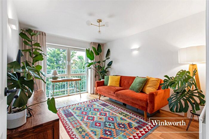 1 Bedroom Apartment For Sale In Montague Close, High Barnet, EN5