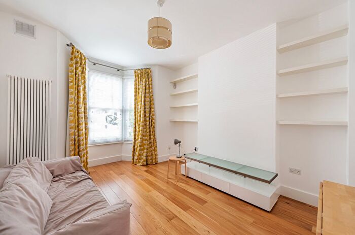 2 Bedroom Flat To Rent In Loveridge Road, West Hampstead, London, NW6