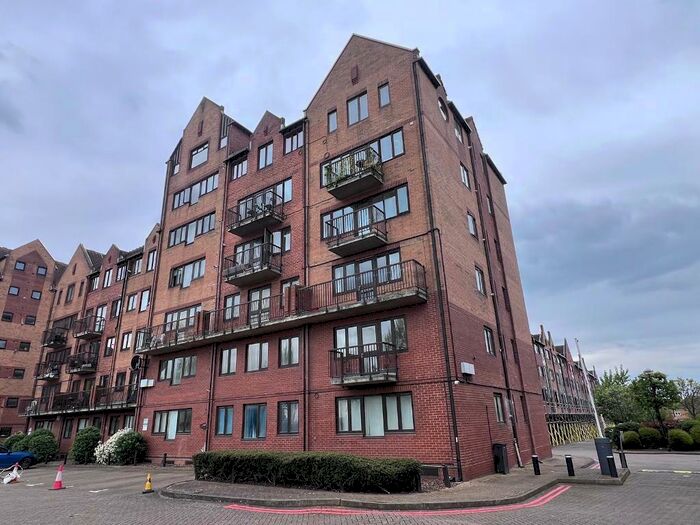 2 Bedroom Apartment To Rent In Amsterdam Road, London, E14