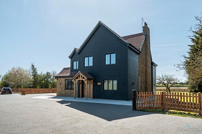 5 Bedroom Farm House For Sale In Corner Farm, Fen Lane, North Ockendon, RM14