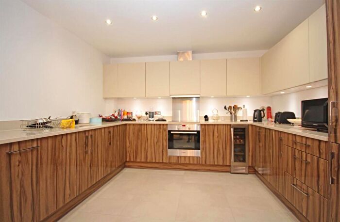 2 Bedroom Apartment To Rent In Waterhouse Lane, KT20
