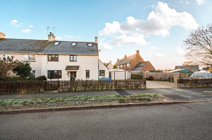 4 Bedroom Semi Detached House For Sale In Sandhill, Shrivenham, Swindon, SN6