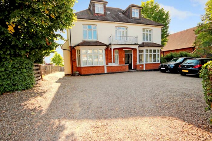2 Bedroom Flat To Rent In Hall Lane, Upminster, RM14