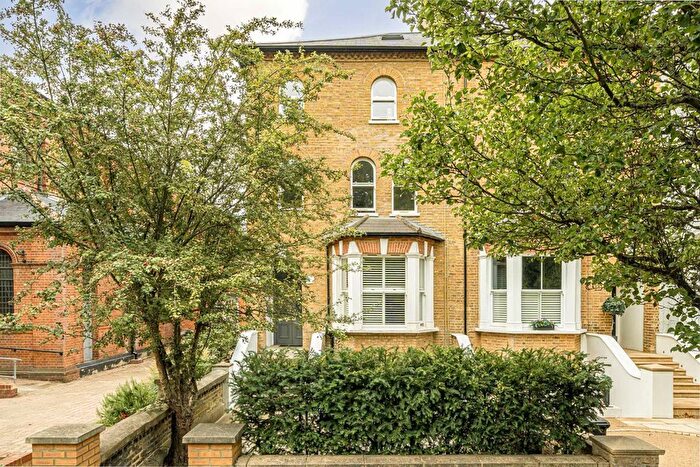 2 Bedroom Flat For Sale In Kingston Road, Teddington, TW11