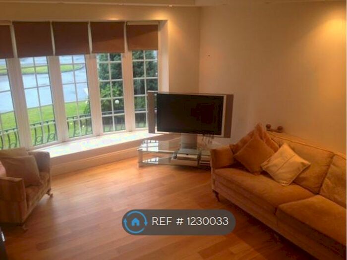 2 Bedroom Flat To Rent In Sandmoor Lane, Leeds LS17