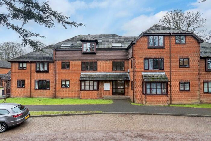 2 Bedroom Flat To Rent In Limeway Terrace, Dorking, RH4