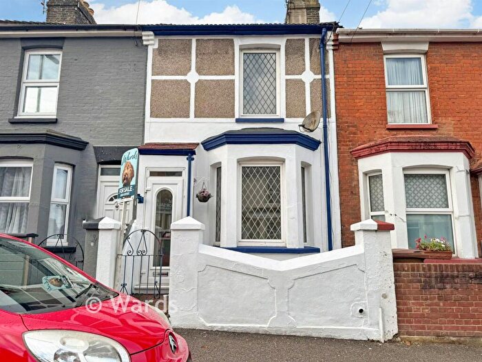 3 Bedroom Terraced House For Sale In Cowper Road, Gillingham, Kent, ME7