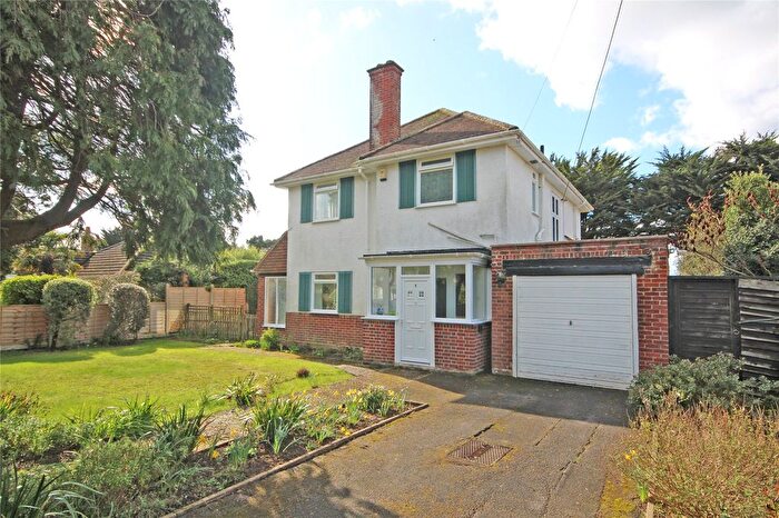 3 Bedroom Detached House For Sale In Fir Avenue, New Milton, Hampshire, BH25