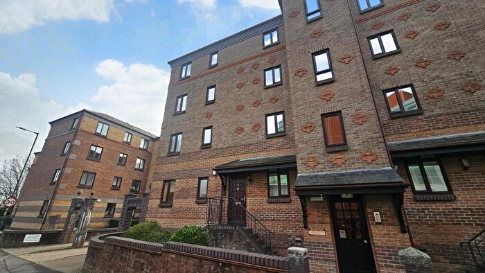 2 Bedroom Flat To Rent In Tiffany Court, Redcliffe Mead Lane, BS1