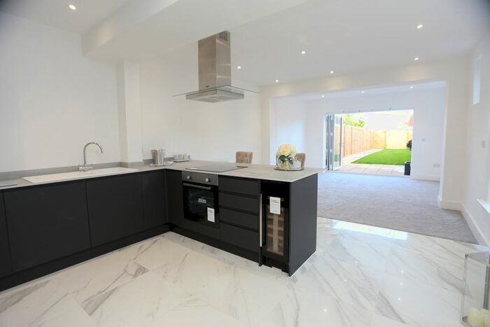 3 Bedroom Semi-Detached House To Rent In Botley Road, Park Gate, Southampton SO31