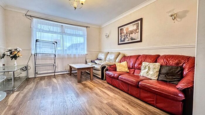 4 Bedroom Semi Detached House To Rent In Cranleigh Court Road Yate, Bristol, BS37