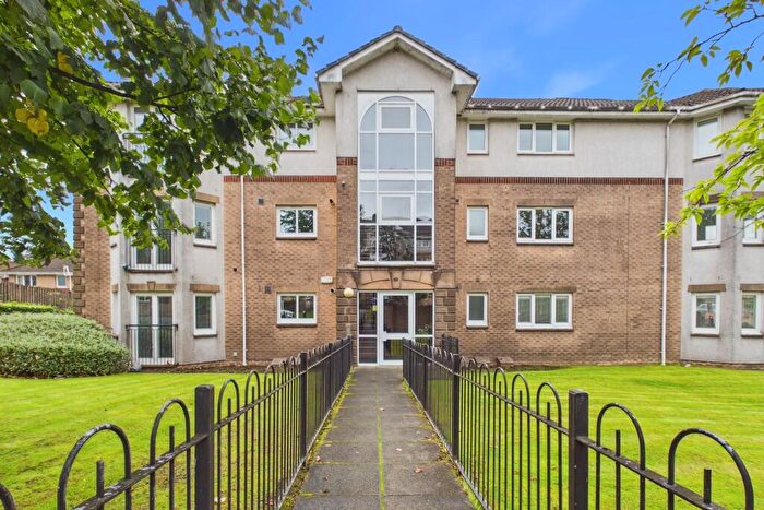 2 Bedroom Flat For Sale In Oakburn Walk, Jamestown, G83
