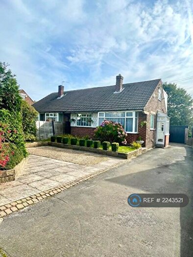 4 Bedroom Semi-Detached House To Rent In Chatsworth Fall, Pudsey, LS28