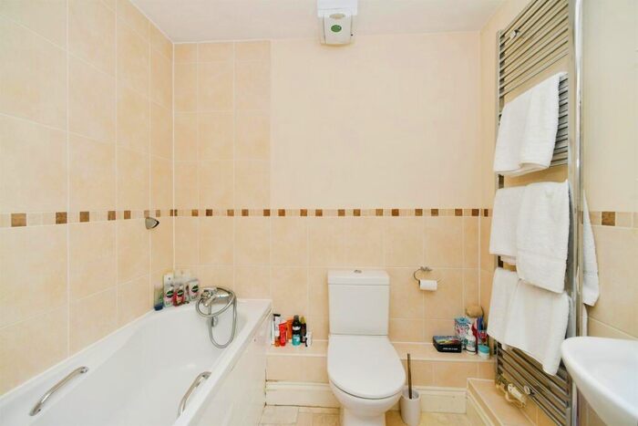 2 Bedroom Flat For Sale In Newlands Road, Rottingdean, Brighton, BN2