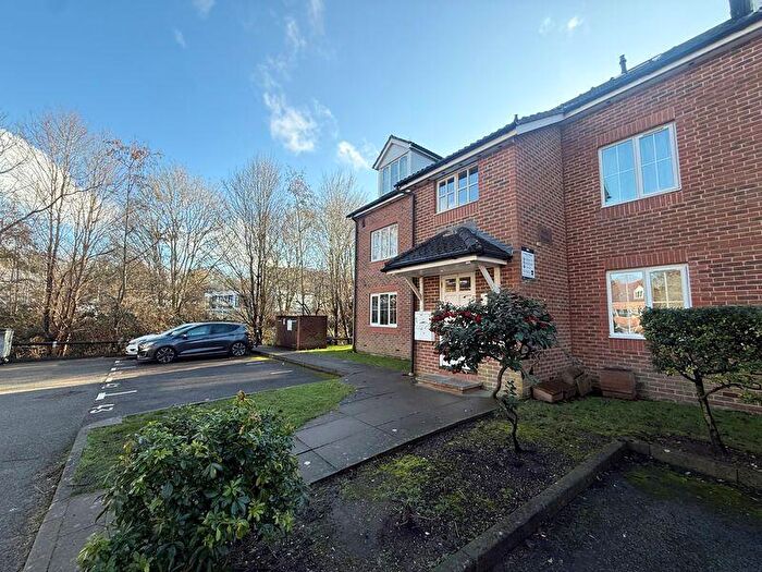 2 Bedroom Flat To Rent In Aspen Vale, Whyteleafe, CR3