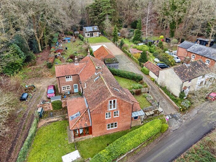 4 Bedroom Cottage For Sale In Heath Road, Elsing, Dereham, NR20