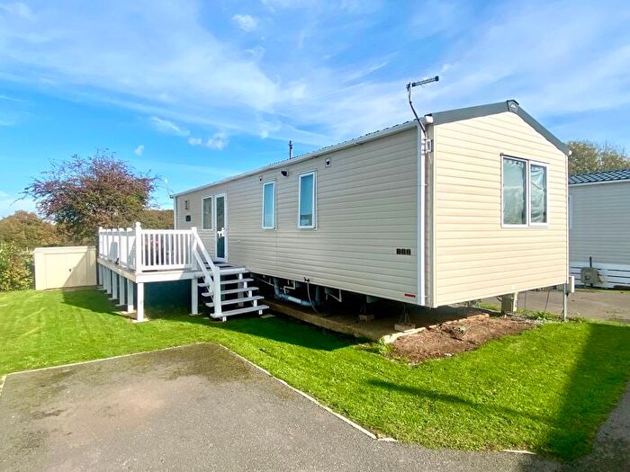 3 Bedroom Mobile/park Home For Sale In Solent Breezes. Chilling Lane, Warsash, SO31