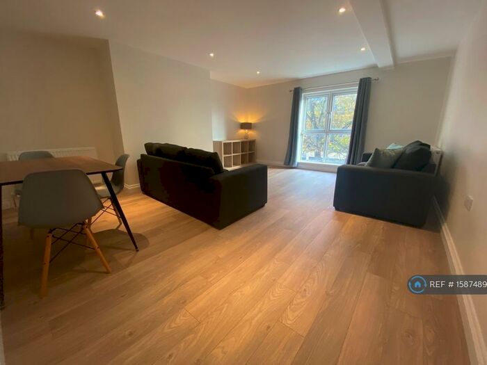 2 Bedroom Flat To Rent In Moorland Hall, Leeds, LS3