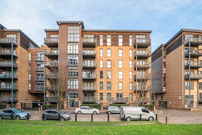 2 Bedroom Flat To Rent In Harry Zeital Way, Hackney Central, E5