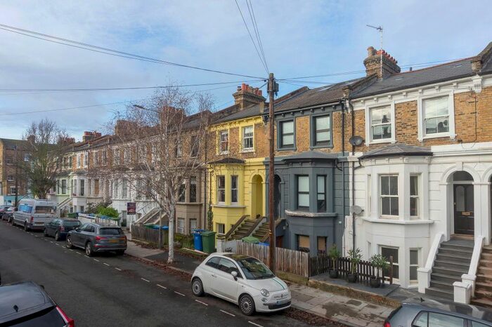1 Bedroom Flat To Rent In Graces Road, London, SE5