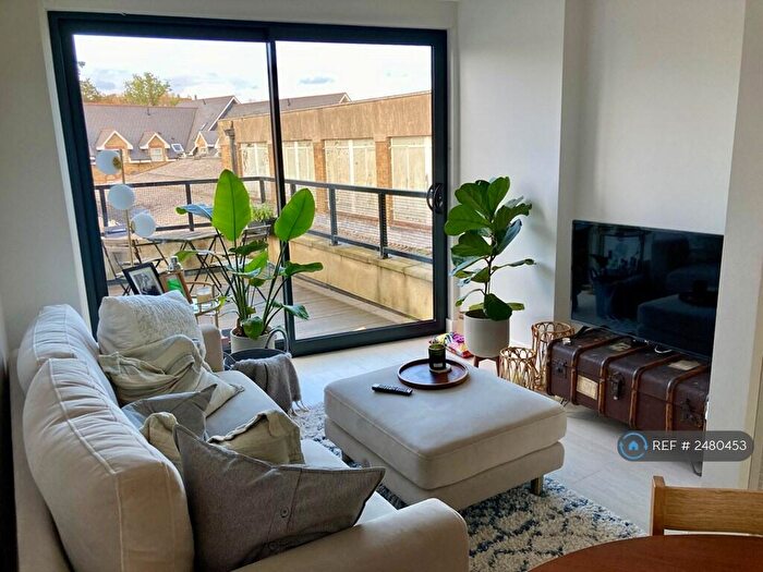 2 Bedroom Maisonette To Rent In Vale End, London, SE22