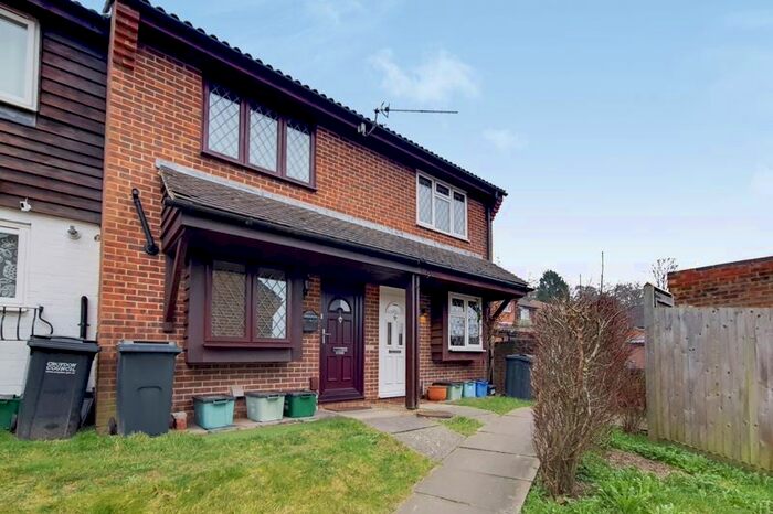 2 Bedroom End Terrace House For Sale In Aveling Close, Purley, CR8
