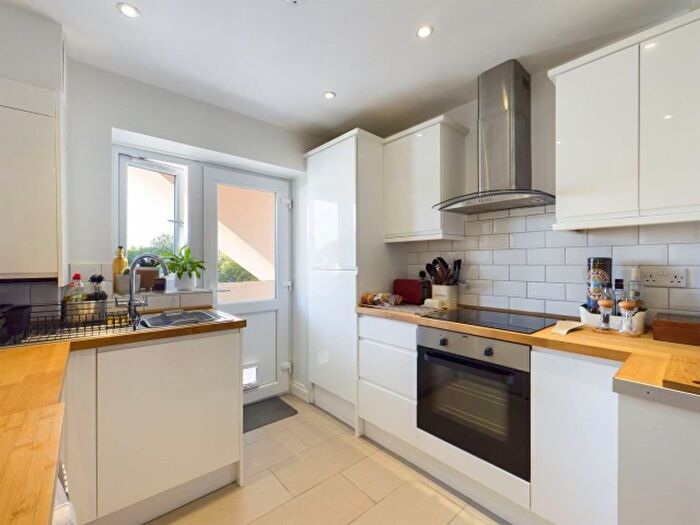 2 Bedroom Flat To Rent In Chinbrook Road, Robins Court, SE12