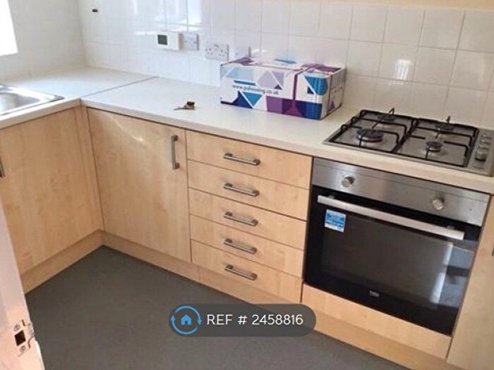 1 Bedroom Flat To Rent In Hermon Street, Nottingham, NG7