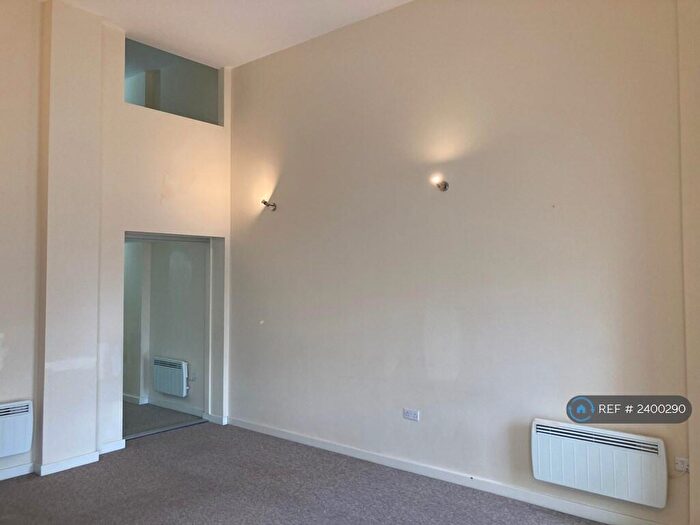2 Bedroom Flat To Rent In Beckhampton Street, Swindon, SN1