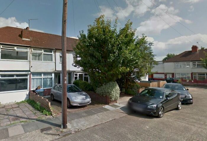 3 Bedroom House To Rent In Lathkill Close, Enfield, EN1