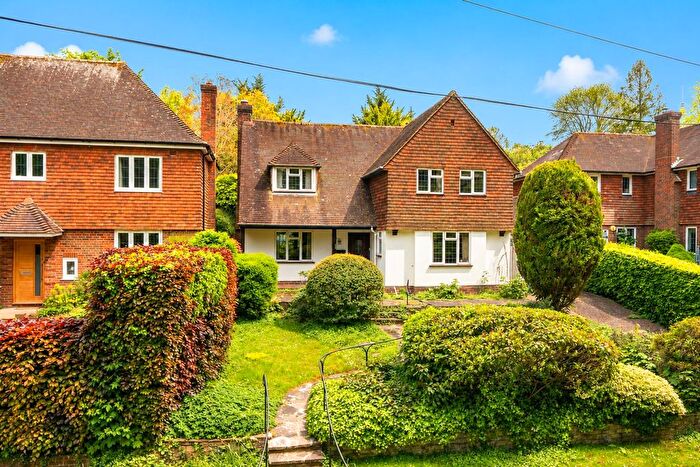 3 Bedroom Property For Sale In Abbots Close, Guildford, GU2