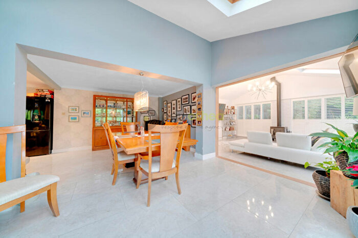 6 Bedroom Detached House For Sale In Farrers Place, Shirley Hills, CR0