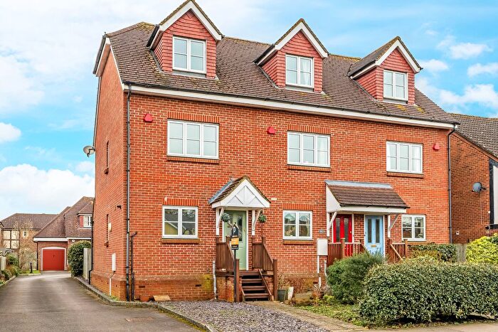 3 Bedroom End Of Terrace House For Sale In Lingfield Road, Edenbridge, Kent, TN8