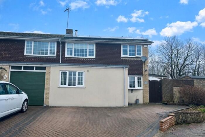 4 Bedroom Semi Detached House For Sale In Oakridge, Basingstoke, RG21