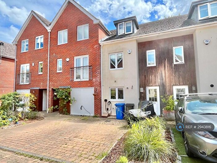 3 Bedroom Terraced House To Rent In Brook Avenue, Ascot, SL5