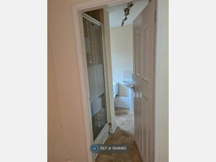 1 Bedroom Flat To Rent In Kingsway, KirkbyInAshfield, Nottingham, NG17
